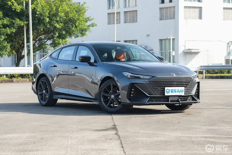 UNI係列首款轎車 長安UNI